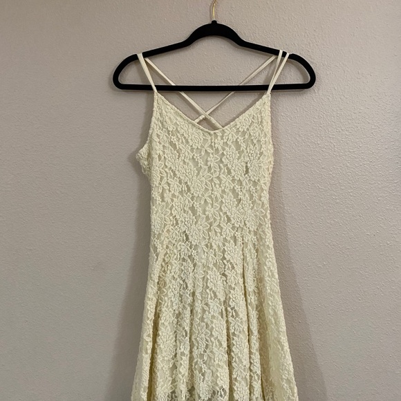 AE Lace Dress - Picture 3 of 5